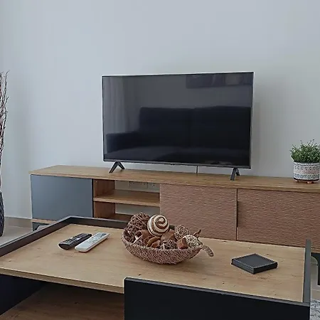 شقة فندقية Larvella Estia Luxury 4*