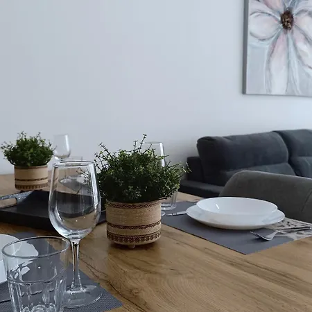 Lägenhetshotell Larvella Estia Luxury 4*