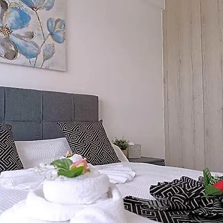 Larvella Estia Luxury Aparthotel 4*