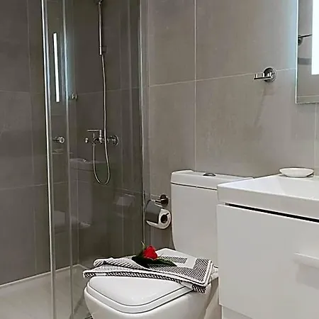 Larvella Estia Luxury Aparthotel 4*