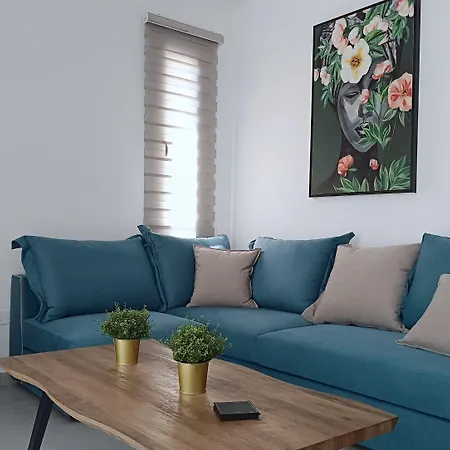 Larvella Estia Luxury Aparthotel 4*