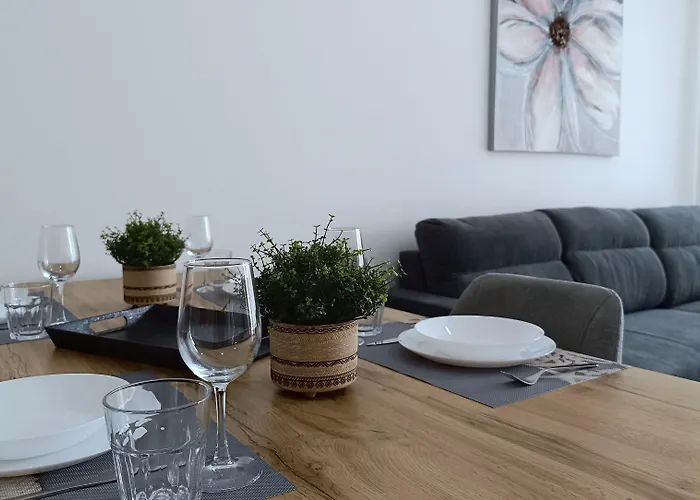 Larvella Estia Luxury ラルナカ