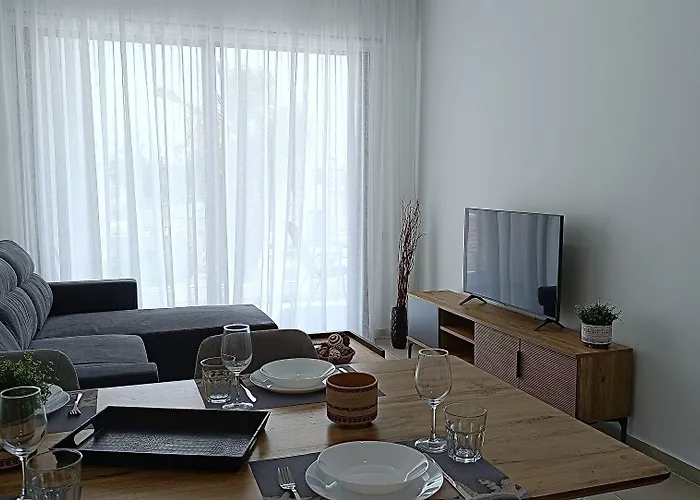 Larvella Estia Luxury