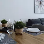 アパートホテル Larvella Estia Luxury 4*