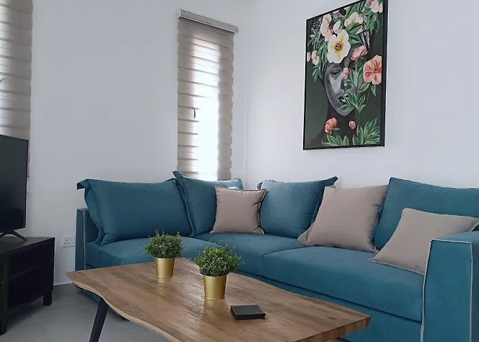 Larvella Estia Luxury